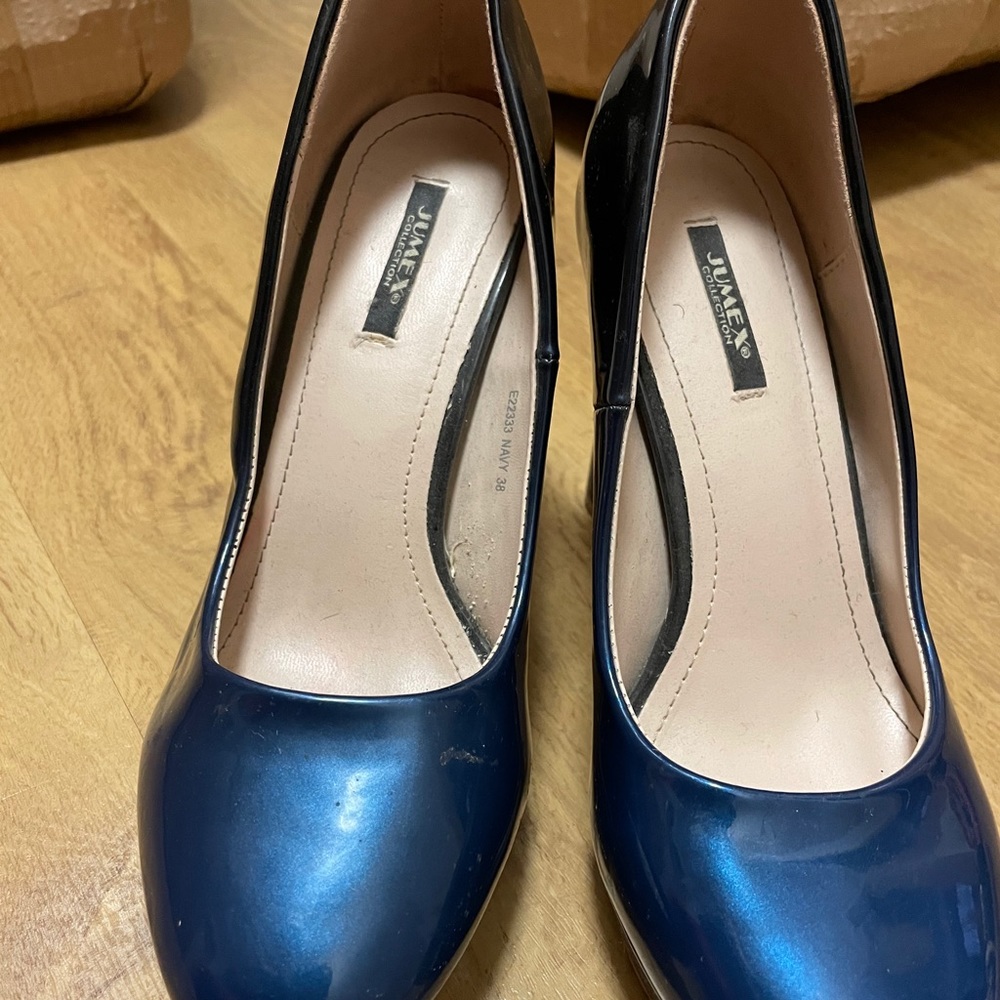 Shoe - Picture 2 of 3